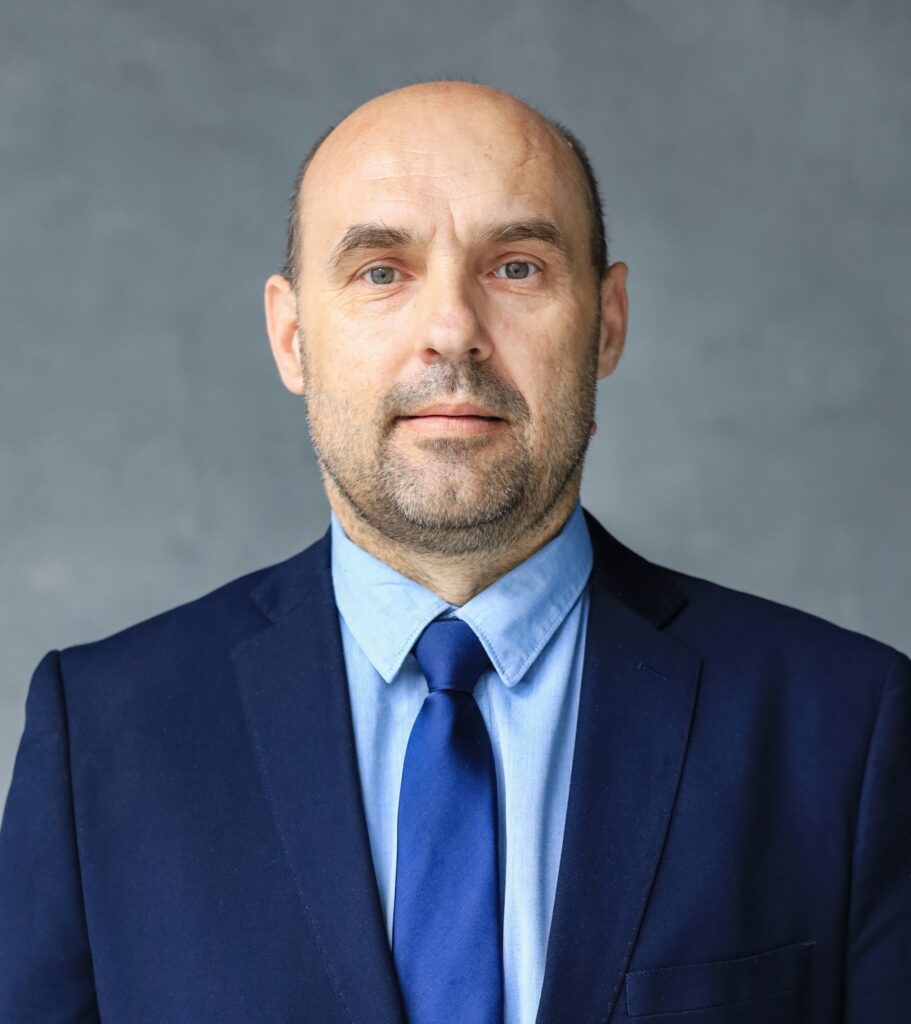 dr hab.  Piotr  Długosz, prof. UKEN